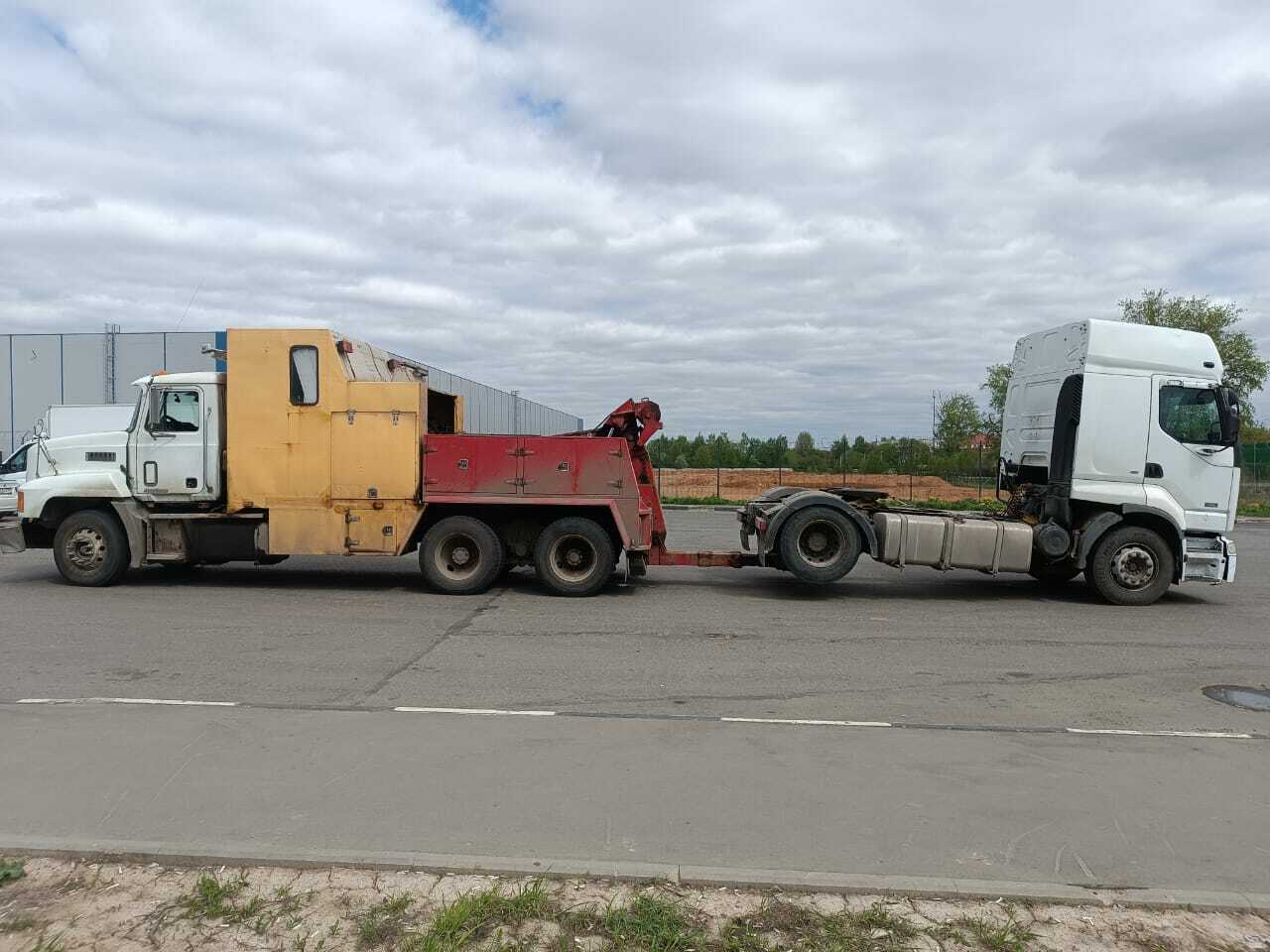 Грузовой эвакуатор Мерседеса